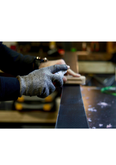 L’importanza della sciolinatura e della manutenzione degli sci